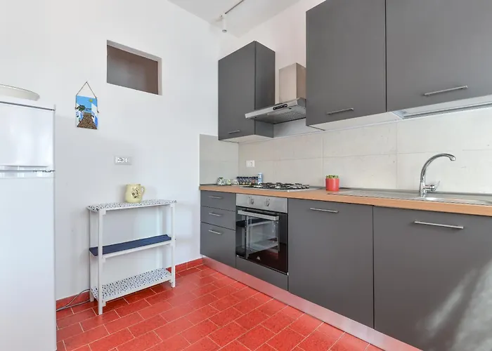 Elba Bellavista -- Casa Palmaiola -- *