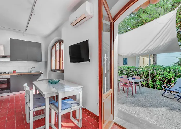 Elba Bellavista -- Casa Palmaiola -- קאבו